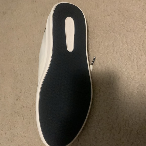 NEVER WORN 10 1/2 Cole Haan’s cream colored - Picture 4 of 5